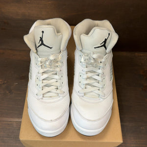 Jordan 5 Retro White Metallic (2026) (GS) Size 7Y (Pre-Owned) - Image 3