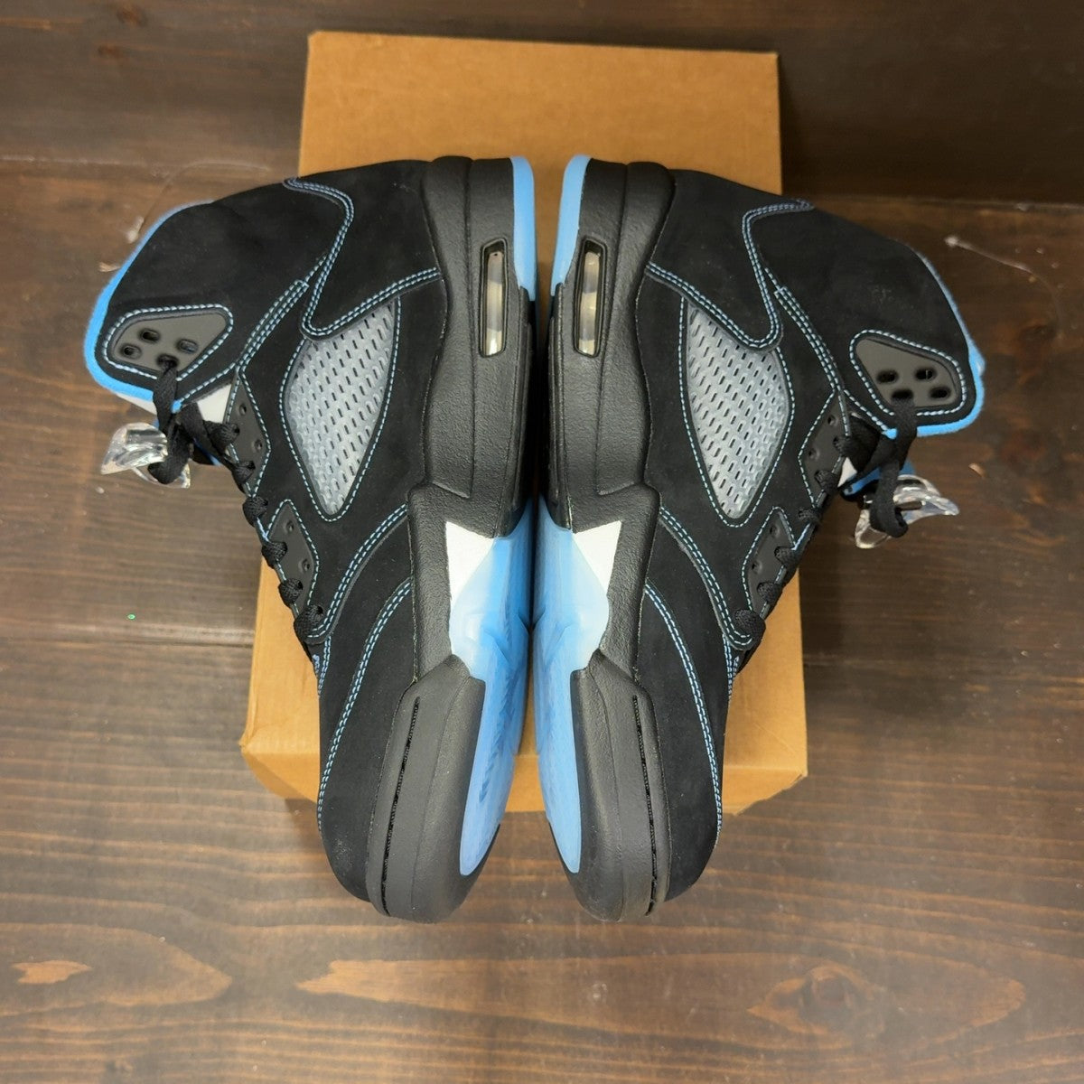 Jordan 5 Retro Black University Blue (2026) Size 11 - Image 4