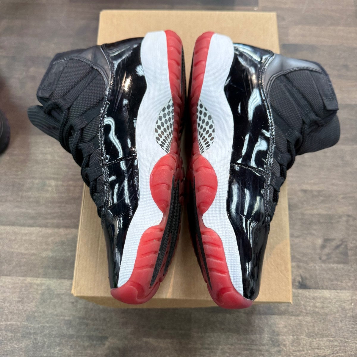 Jordan 11 Retro Playoffs Bred (2019) Size 7.5 (Pre-Owned) - Image 2