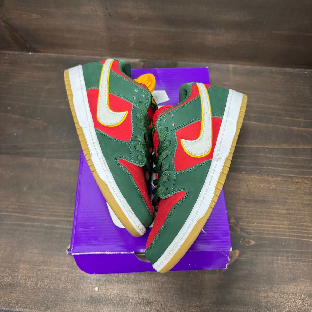 Nike SB Dunk Low Pro PRM Seattle Supersonics - Image 2