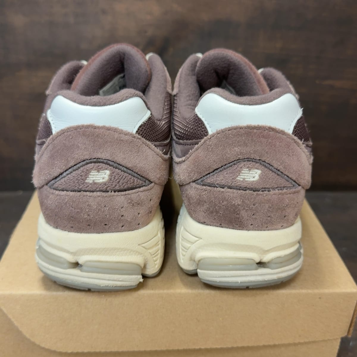 New Balance 2002R Black Fig Size 7 (Pre-Owned) - aux
