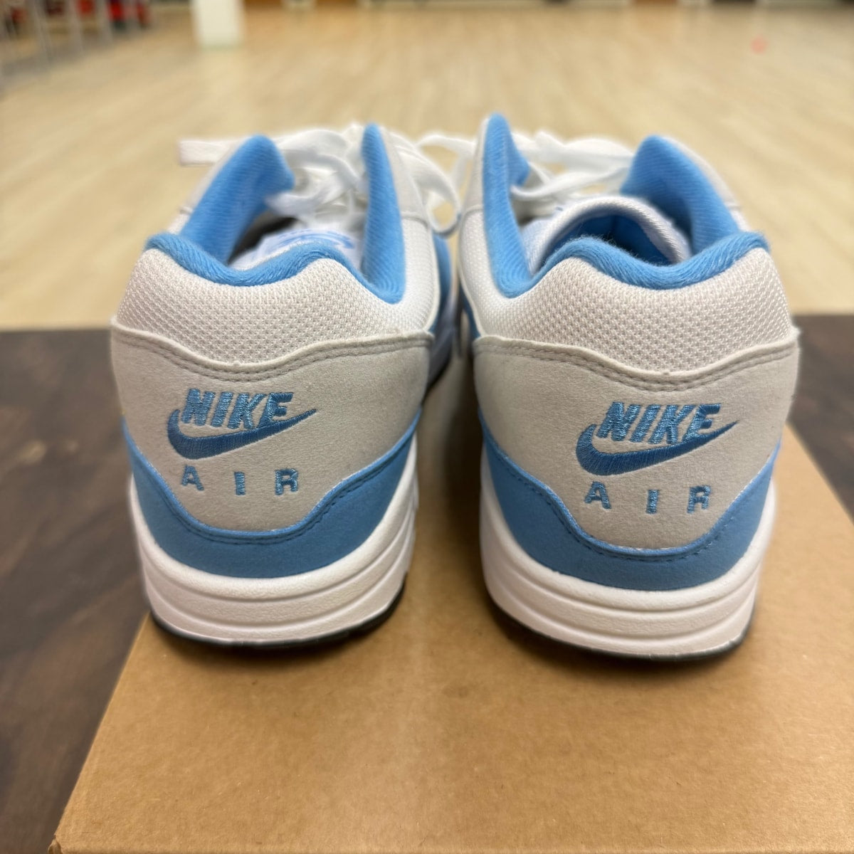 Nike Air Max 1 White University Blue Size 11 (Pre-Owned) - Image 3