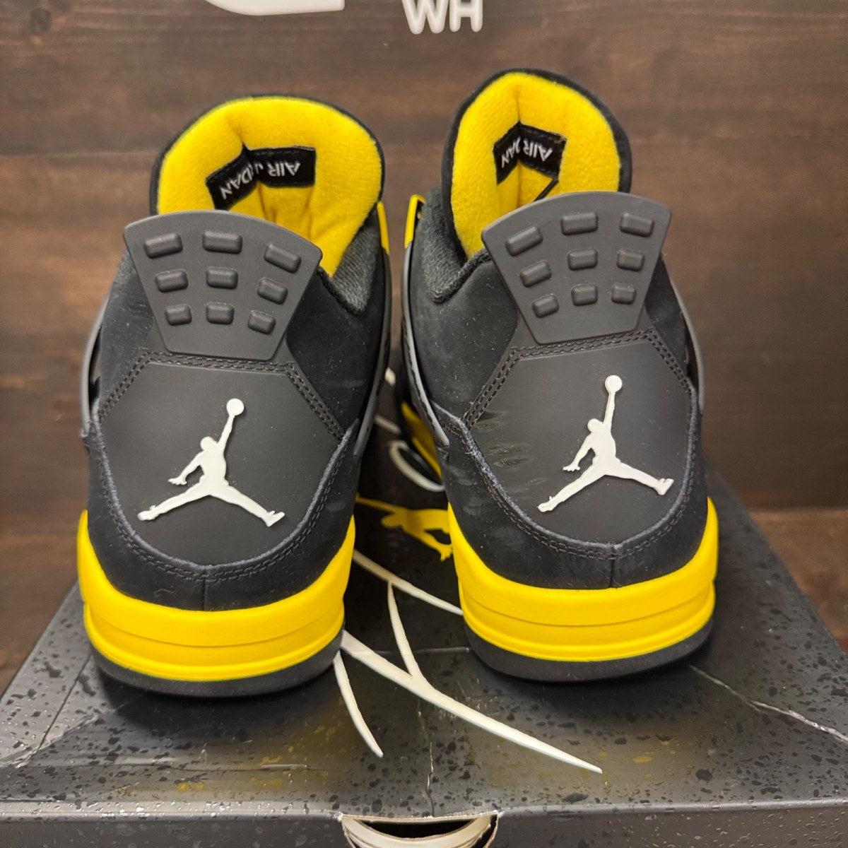 Jordan 4 Retro Thunder (2023) - Image 6
