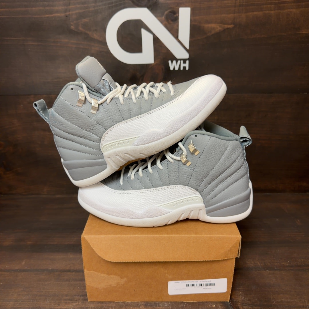 Jordan 12 Retro Stealth Size 7 (Pre-Owned) - Image 1