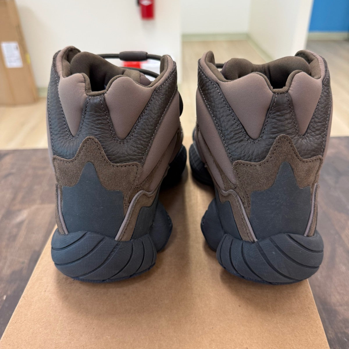 adidas Yeezy 500 High Taupe Black Size 7 (Pre-Owned) - Image 3