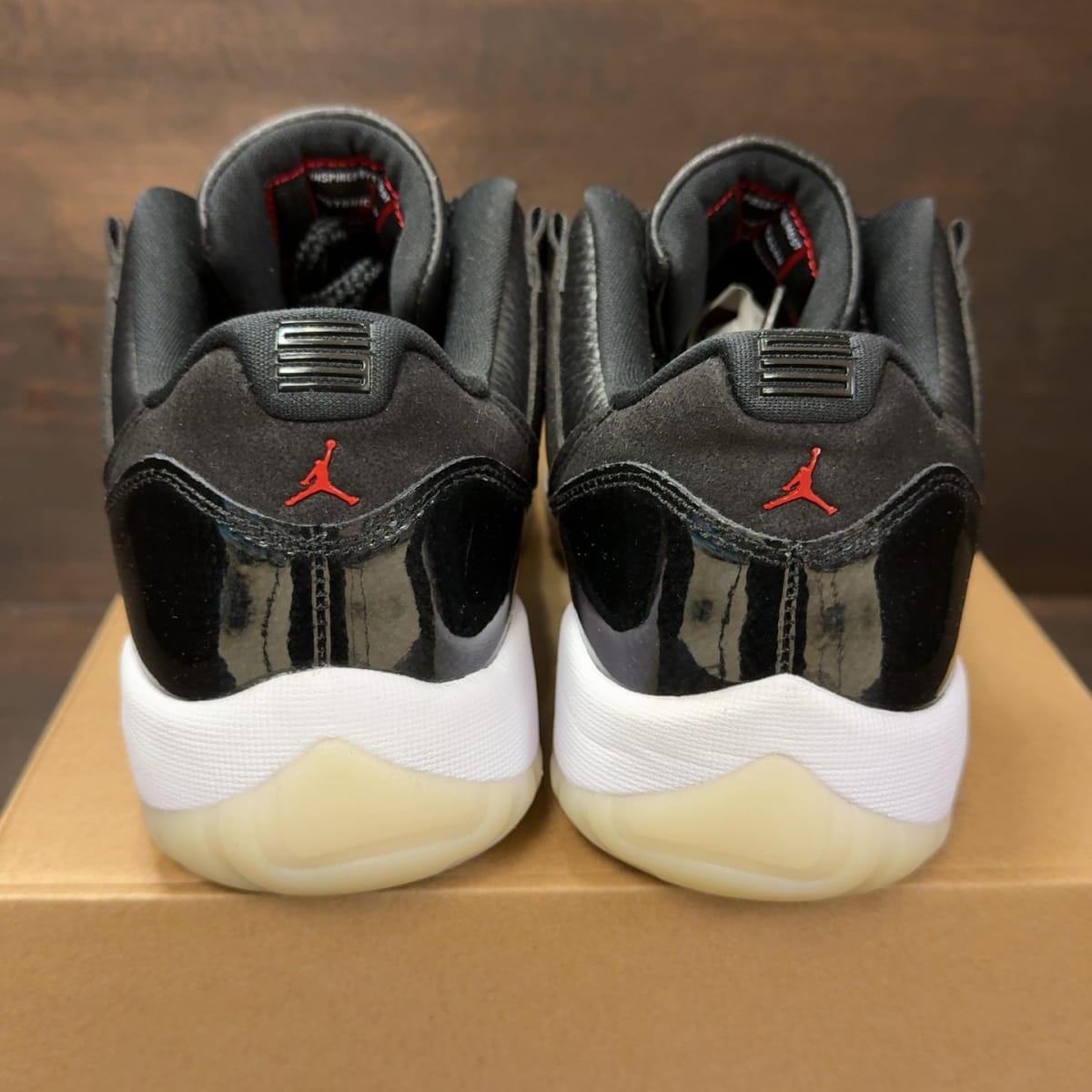 Jordan 11 Retro 72-10 Size 8.5 (Pre-Owned) - aux