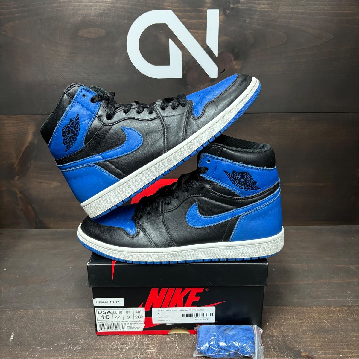 Jordan 1 Retro Royal (2017) Size 10 (Pre-Owned) - front