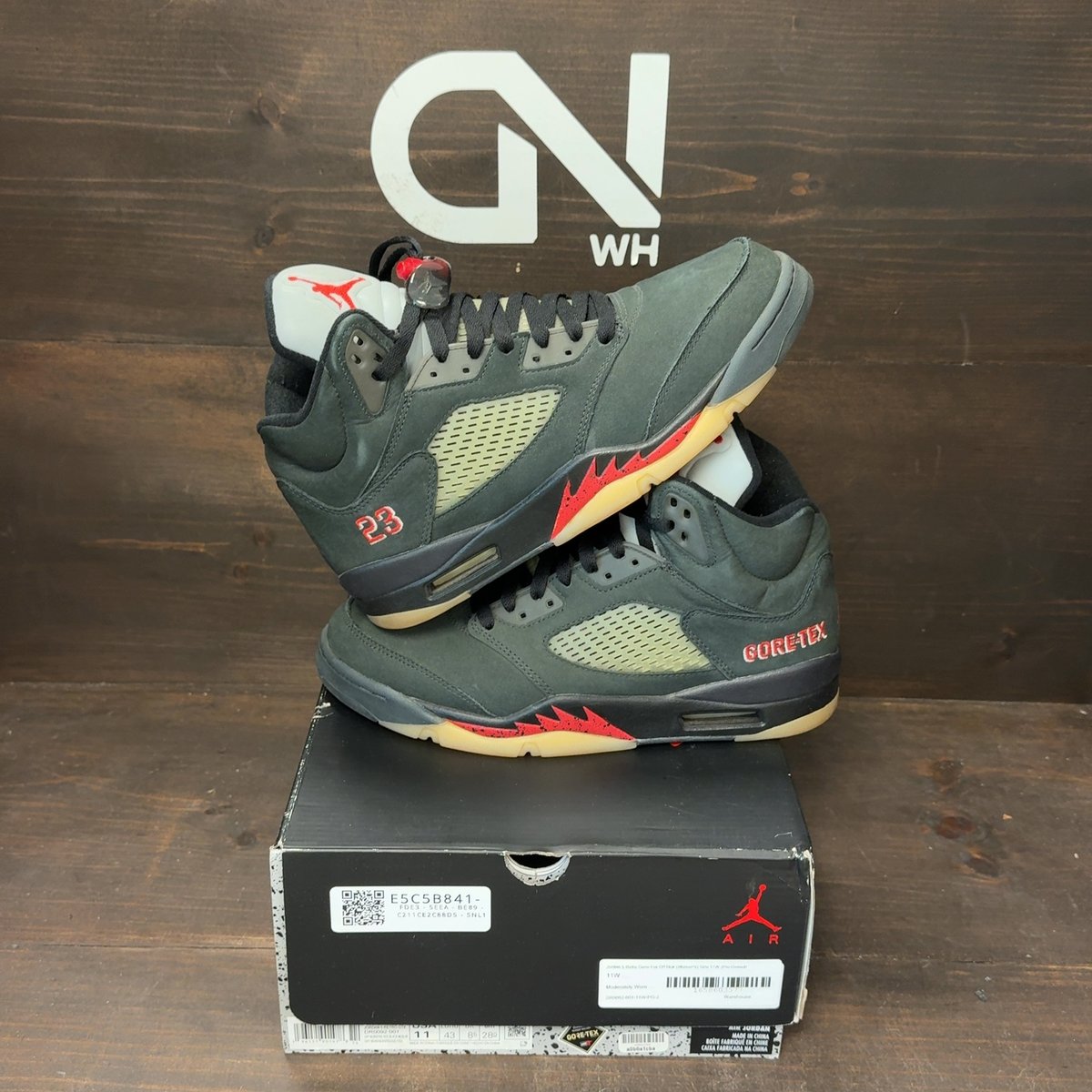 Jordan 5 Retro Gore-Tex Off Noir (Women's) Size 11W (Pre-Owned) - front