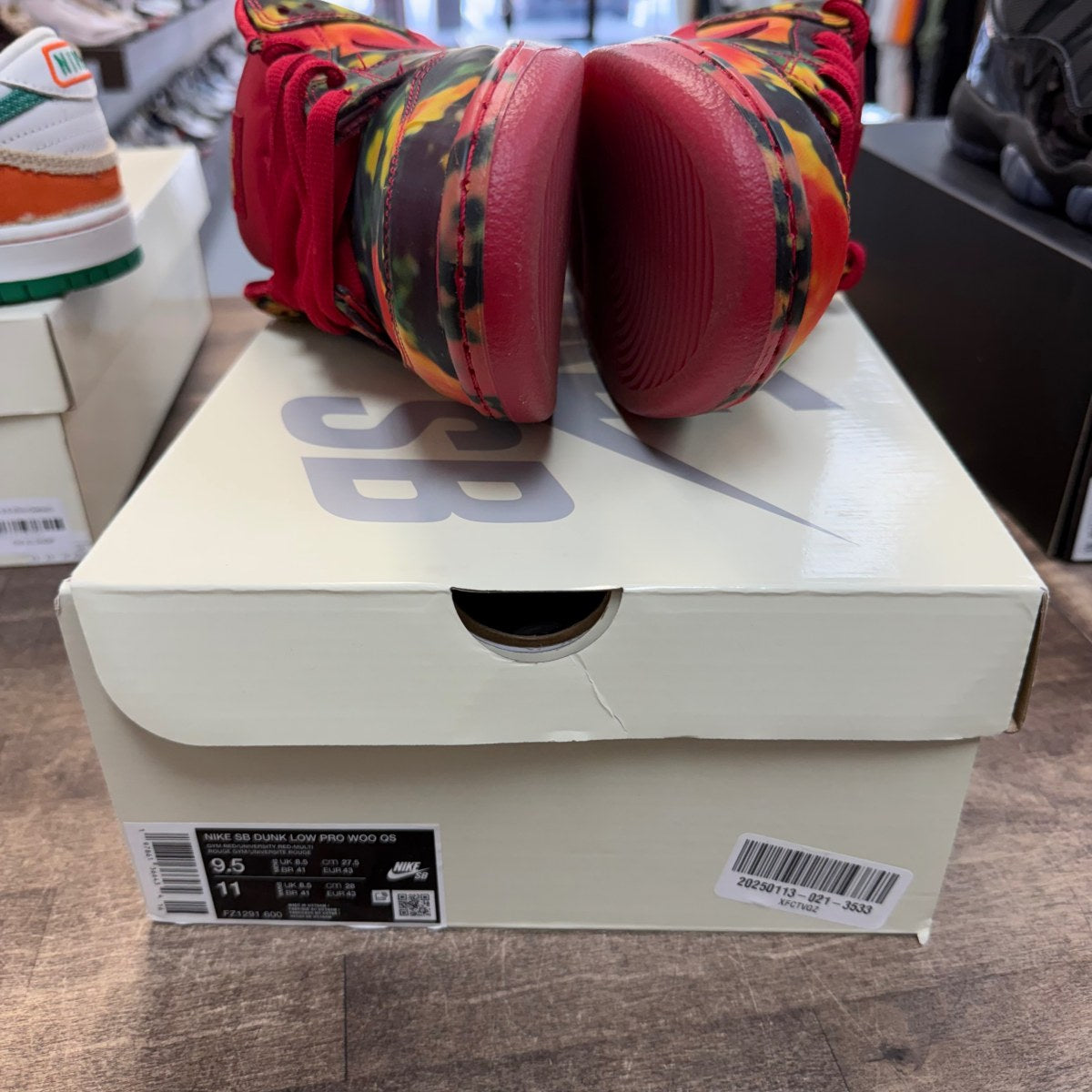 Nike SB Dunk Low The Wizard of Oz Poppy Field Size 9.5 (Pre-Owned) - Image 6