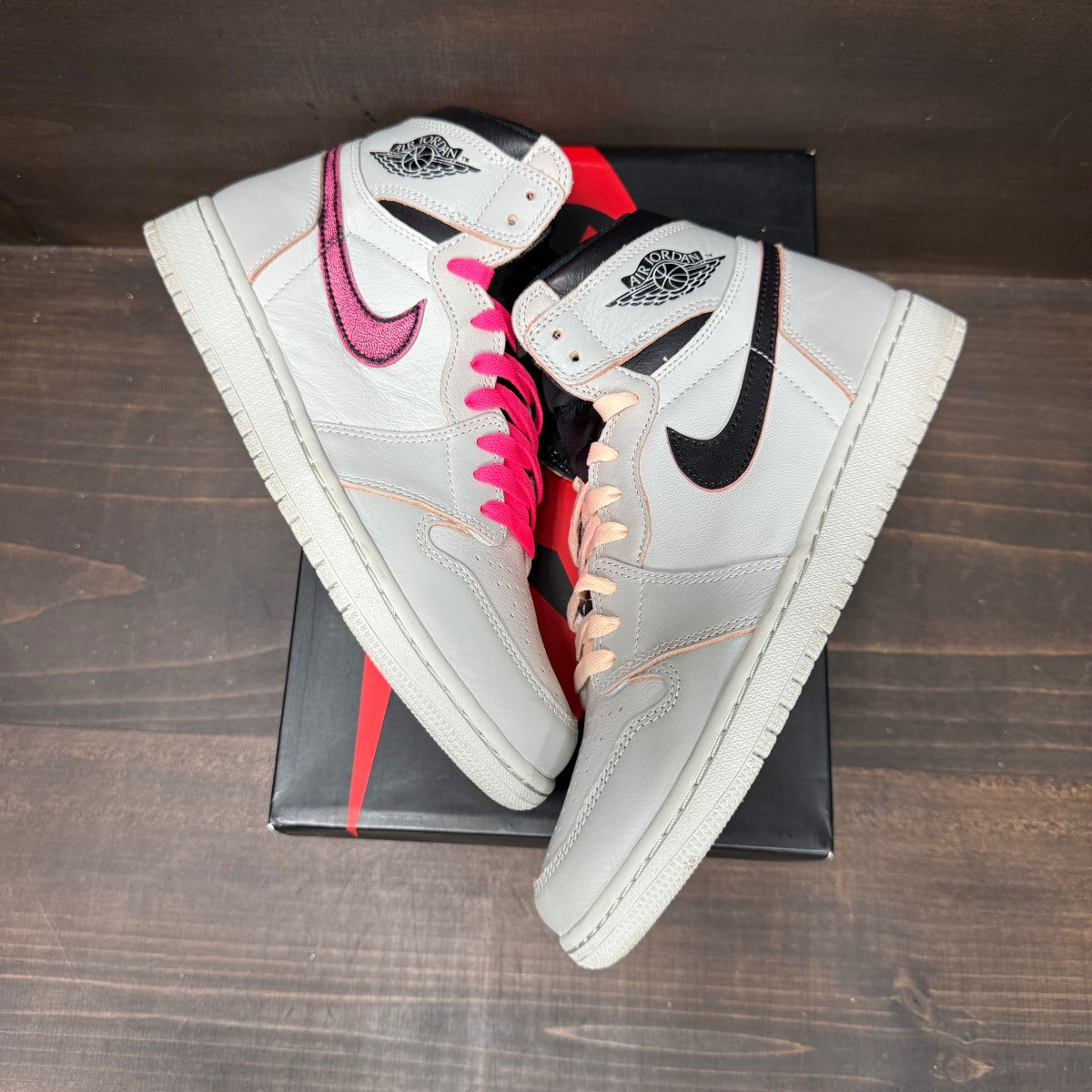 Jordan 1 Retro High OG Defiant SB NYC to Paris - Image 2