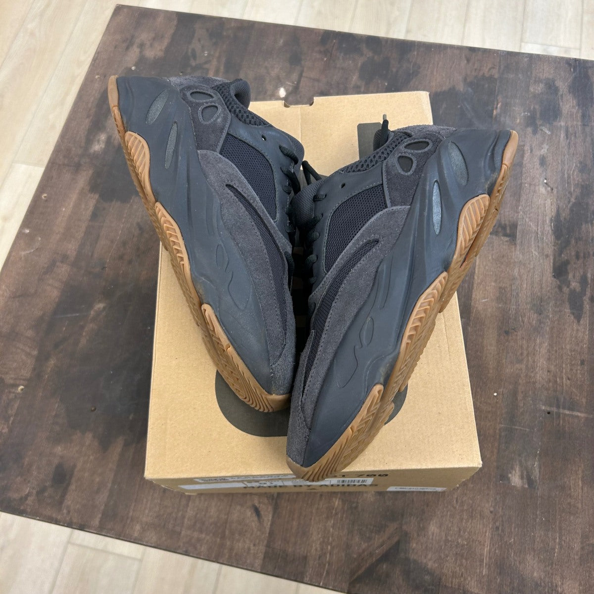 adidas Yeezy Boost 700 Utility Black Size 9.5 (Pre-Owned)