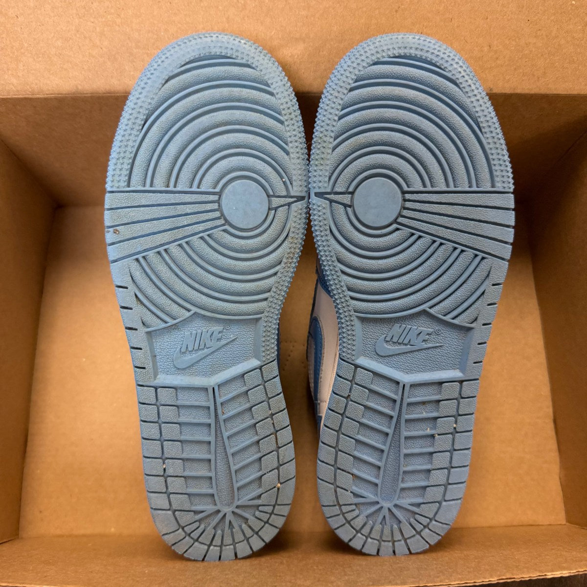 Jordan 1 Low SE Legend Blue Patent (GS) Size 4Y (Pre-Owned) - Image 5