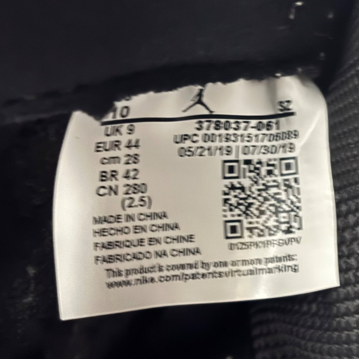 Jordan 11 Retro Playoffs Bred (2019) Size 10 (Pre-Owned) - aux