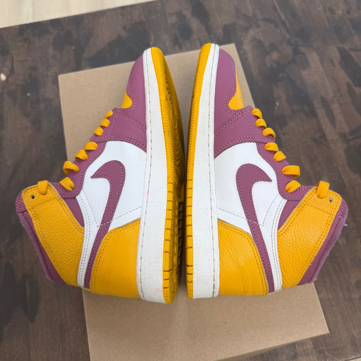 Jordan 1 Retro High OG Brotherhood (GS) Size 4.5Y (Pre-Owned) - Image 4