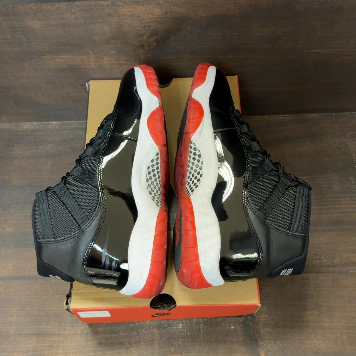 Jordan 11 Retro Playoffs Bred (2019) Size 9.5 (Pre-Owned)