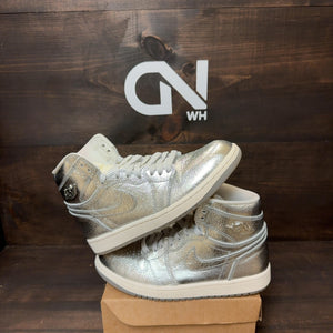 Jordan 1 Retro High OG Chrome (Women's) Size 8W (Pre-Owned) - Image 1