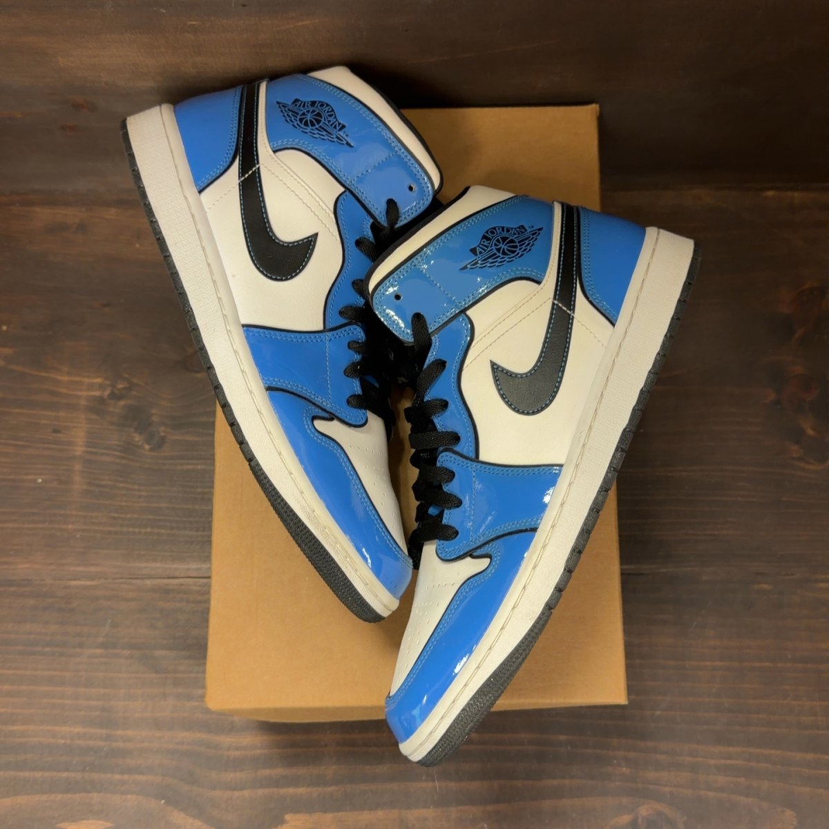 Jordan 1 Mid Signal Blue Size 11 (Pre-Owned) - Image 2