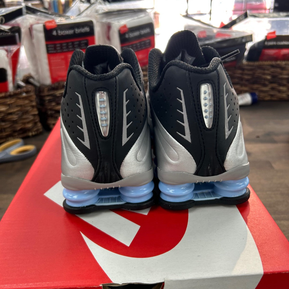 Nike Shox R4 Metallic Silver Black Psychic Blue Size 9 (Pre-Owned) - Image 4