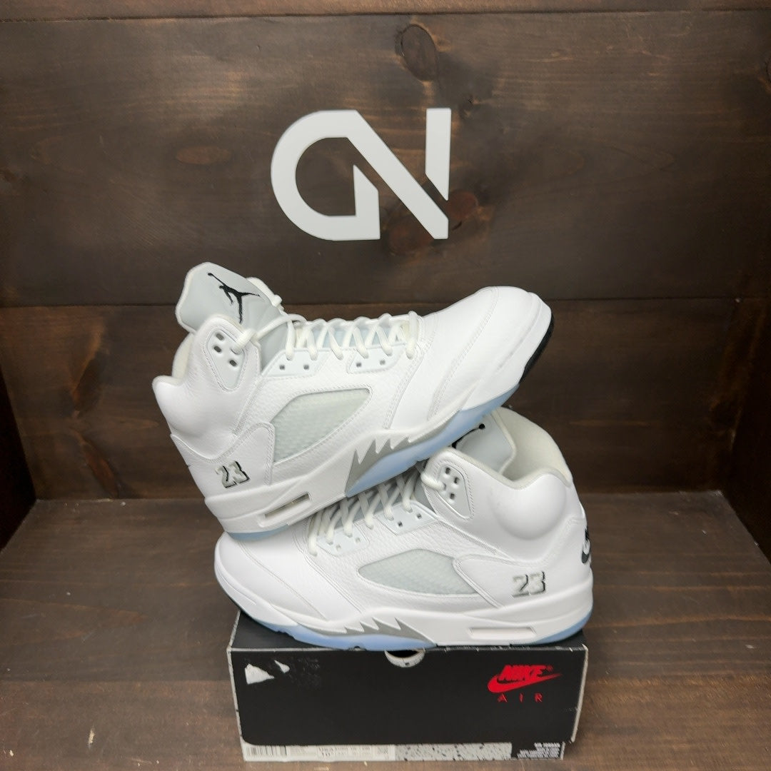 Jordan 5 Retro White Metallic (2026) Size 10.5 (Pre-Owned)