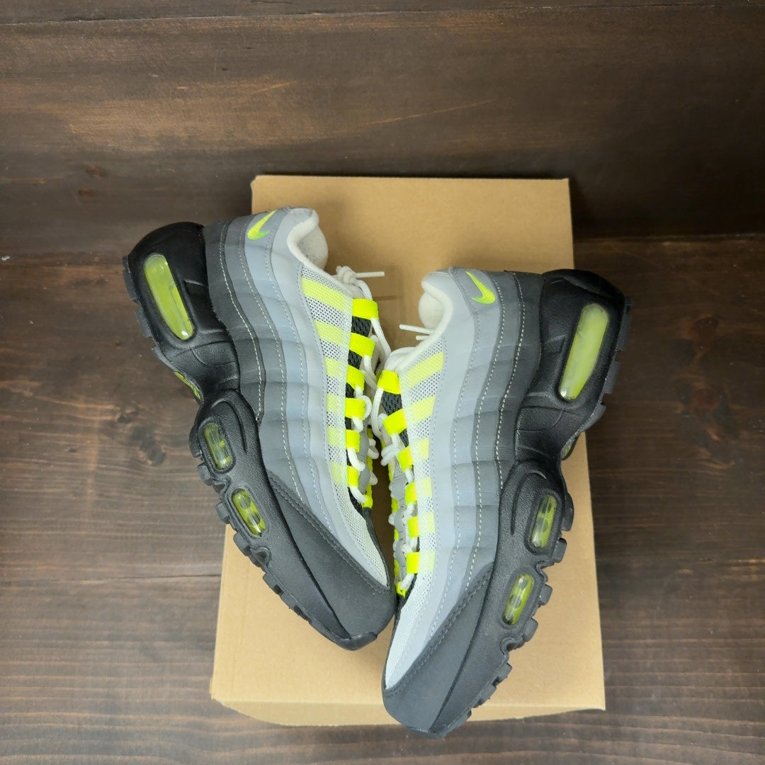 Nike Air Max 95 OG Neon (2020) (GS) Size 7Y (Pre-Owned) - Image 2