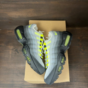 Nike Air Max 95 OG Neon (2020) (GS) Size 7Y (Pre-Owned) - Image 2