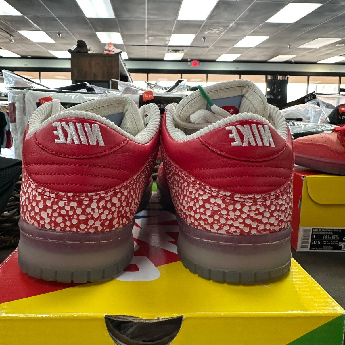 Nike SB Dunk Low Stingwater Magic Mushroom - Image 5