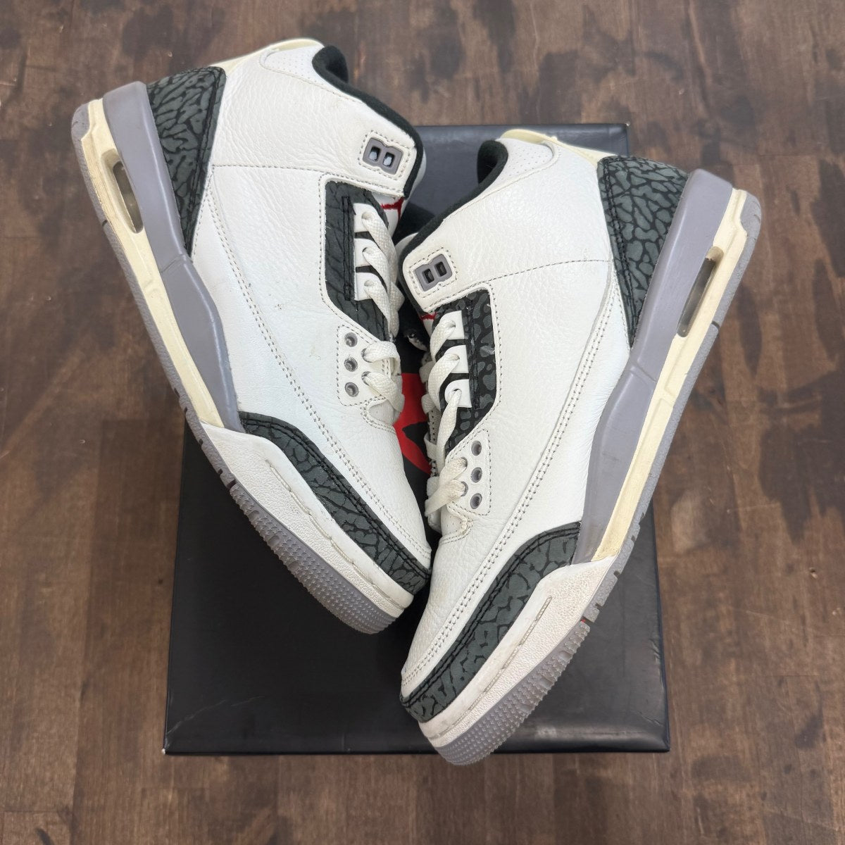 Jordan 3 Retro Cement Grey (GS) Size 7Y (Pre-Owned) - Image 1