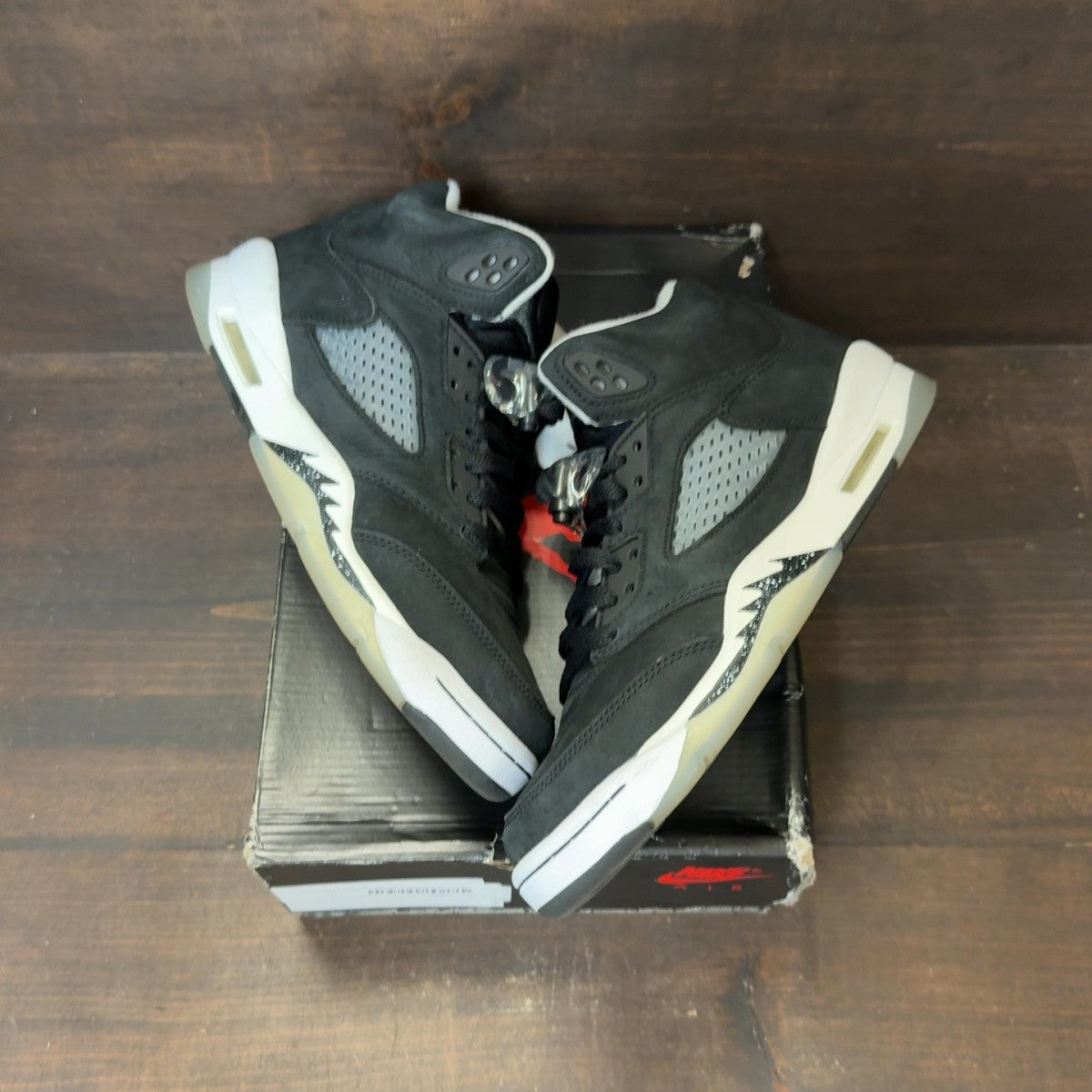 Jordan 5 Retro Moonlight (2021) (GS) Size 7Y (Pre-Owned) - Image 2