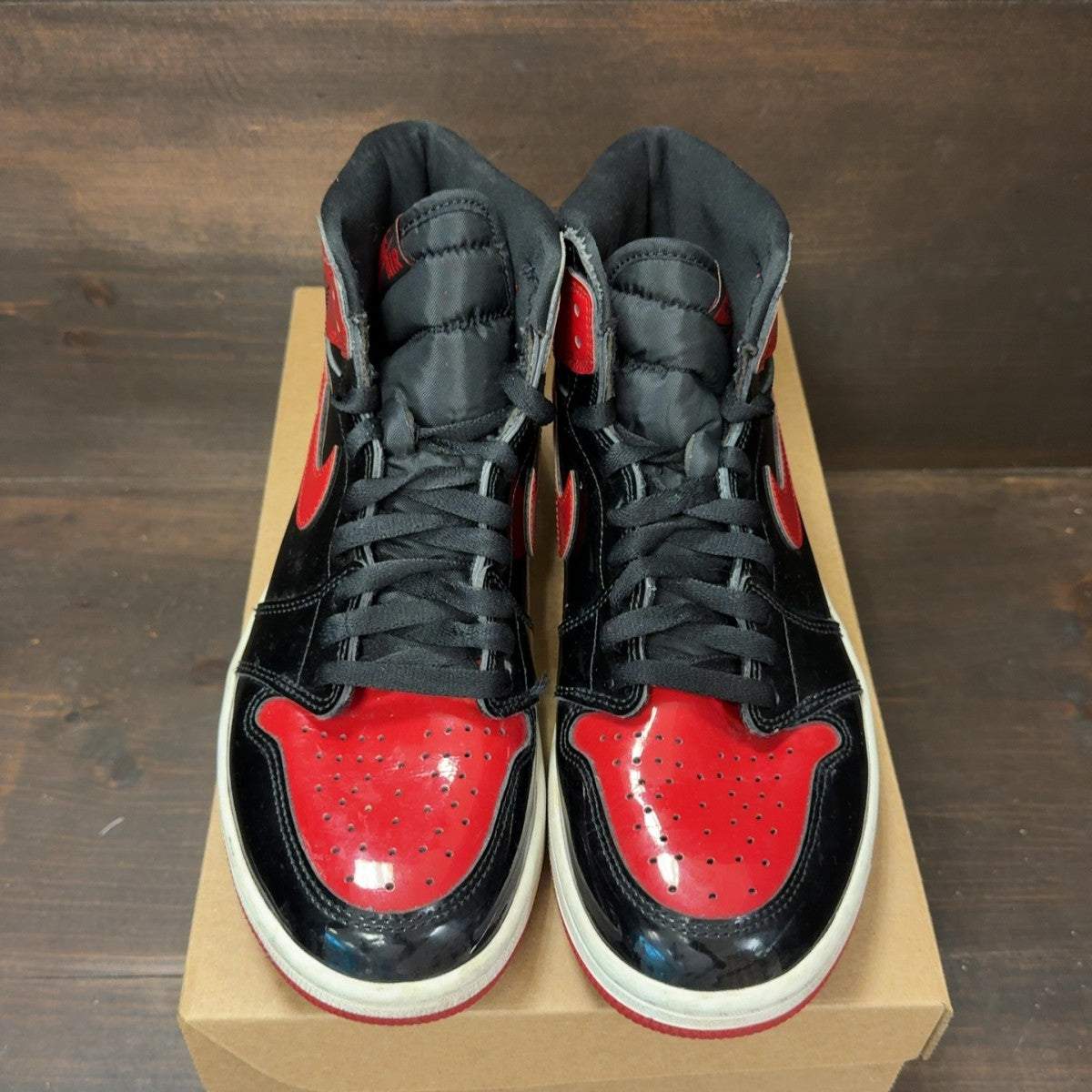 Jordan 1 Retro High OG Patent Bred Size 9 (Pre-Owned) - Image 3