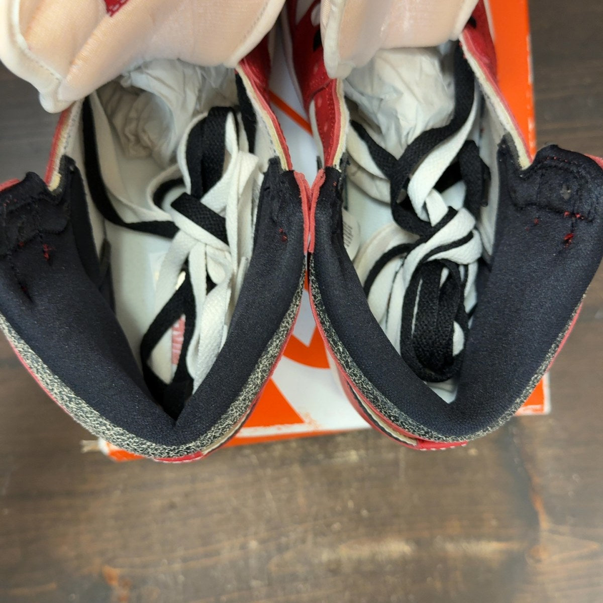 Jordan 1 Retro High OG Chicago Lost and Found (GS) Size 5Y - Image 6