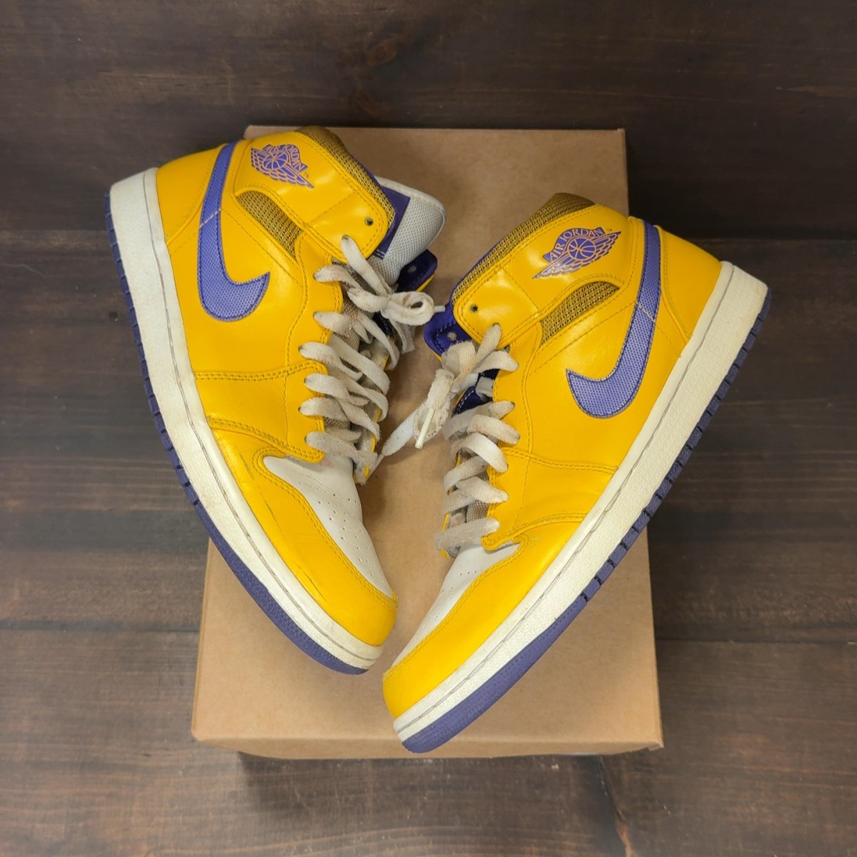 Jordan 1 Mid Lakers Size 9.5 (Pre-Owned) - Image 2