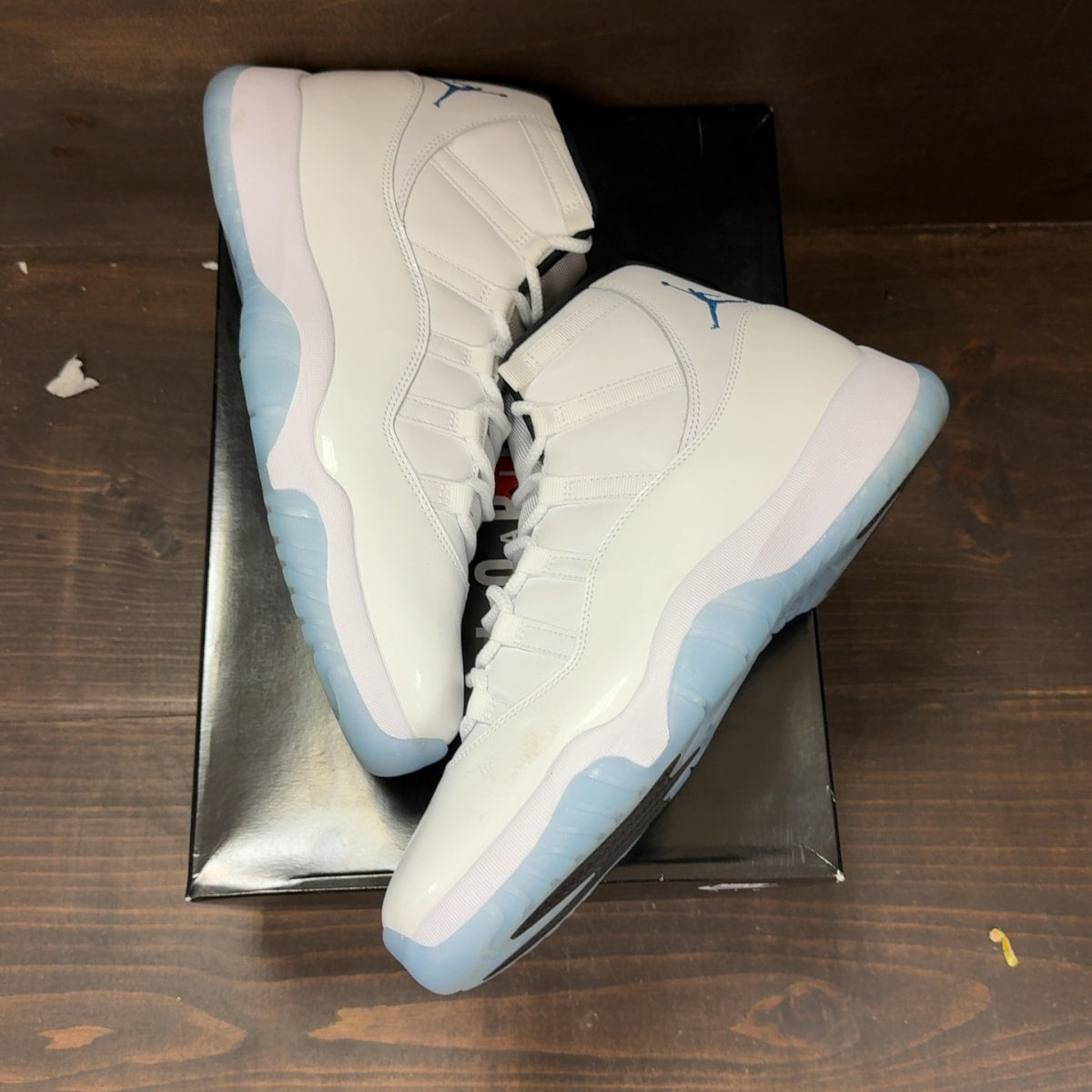 Jordan 11 Retro Legend Blue (2024) - Image 2