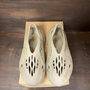 adidas Yeezy Foam RNNR Stone Sage Size 8 (Pre-Owned) - Image 3