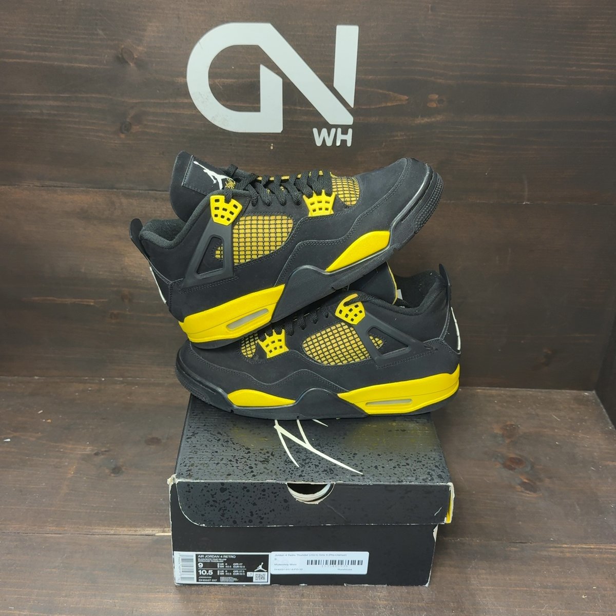 Jordan 4 Retro Thunder (2023) Size 9 (Pre-Owned) - front