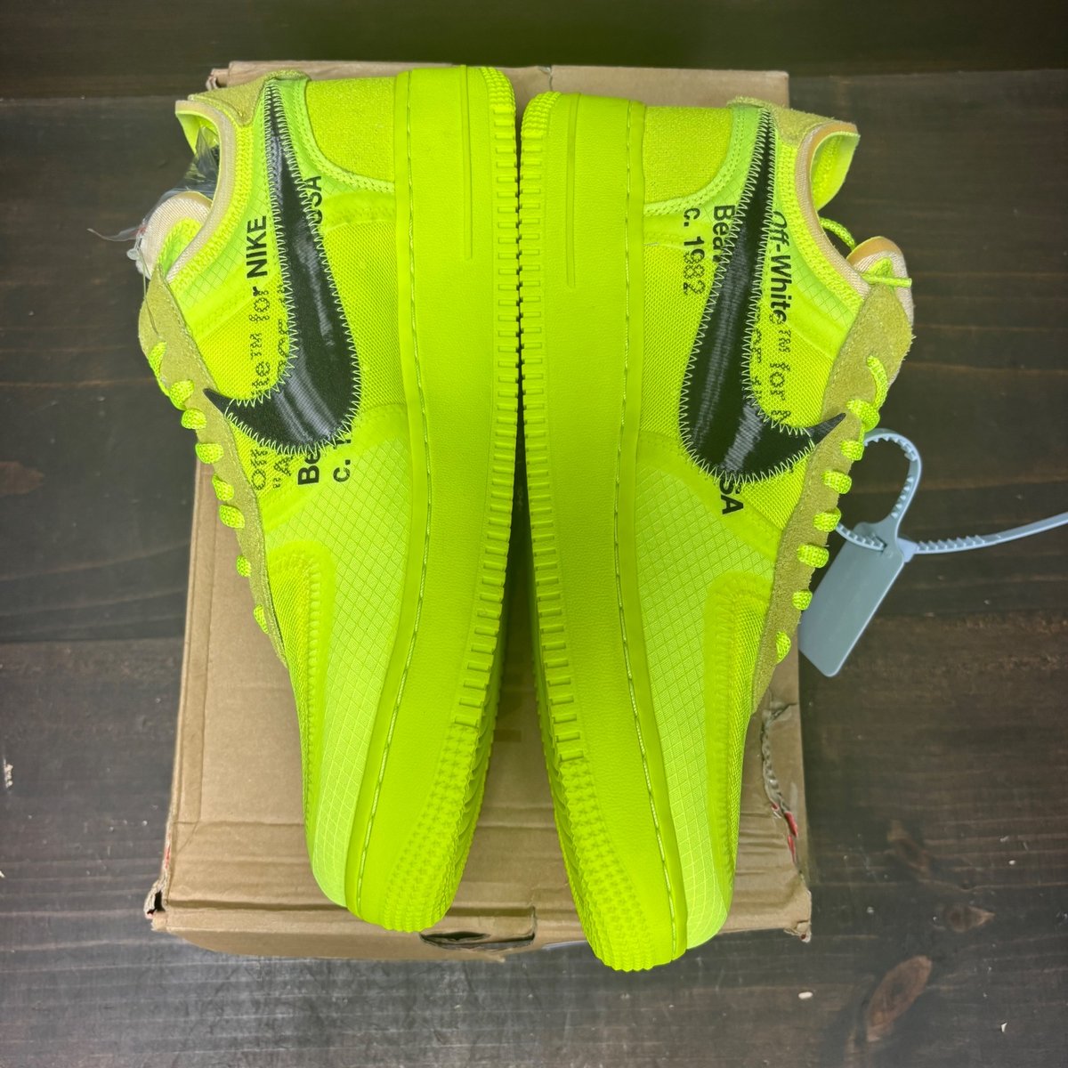 Nike Air Force 1 Low Off-White Volt Size 10 - tag
