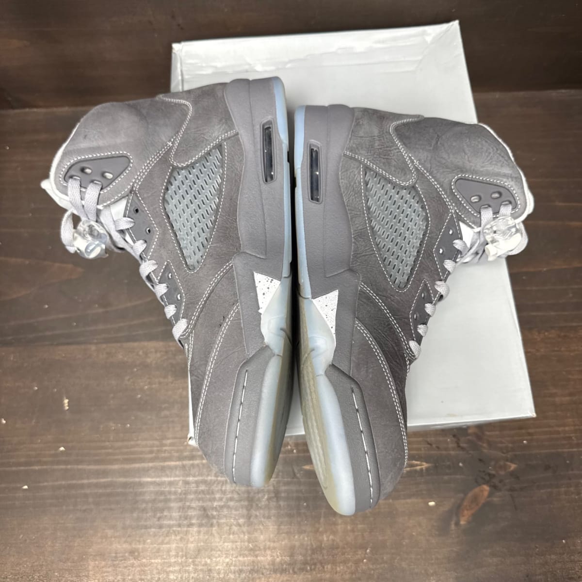 Jordan 5 Retro Wolf Grey (2026) Size 12 (Pre-Owned) - side