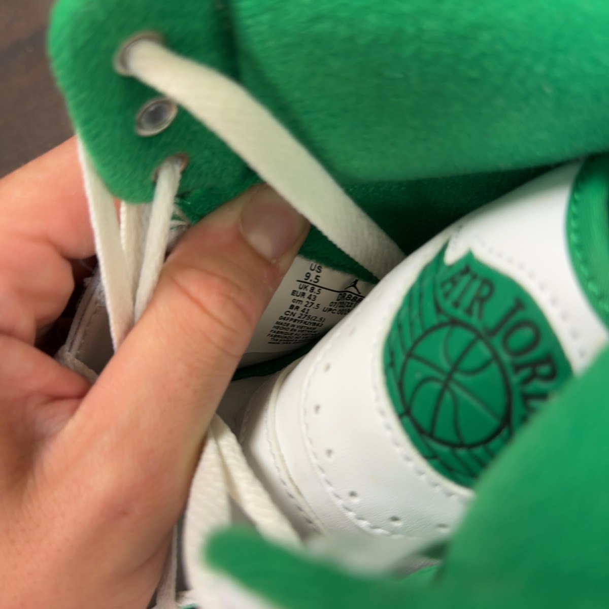 Jordan 2 Retro Lucky Green Size 9.5 (Pre-Owned) - aux