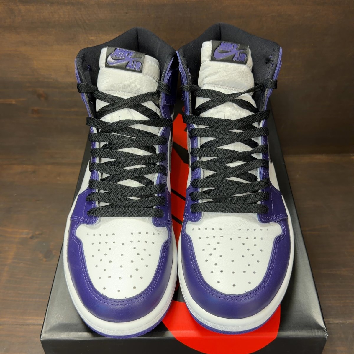 Jordan 1 Retro High Court Purple White Size 10 (Pre-Owned) - tag