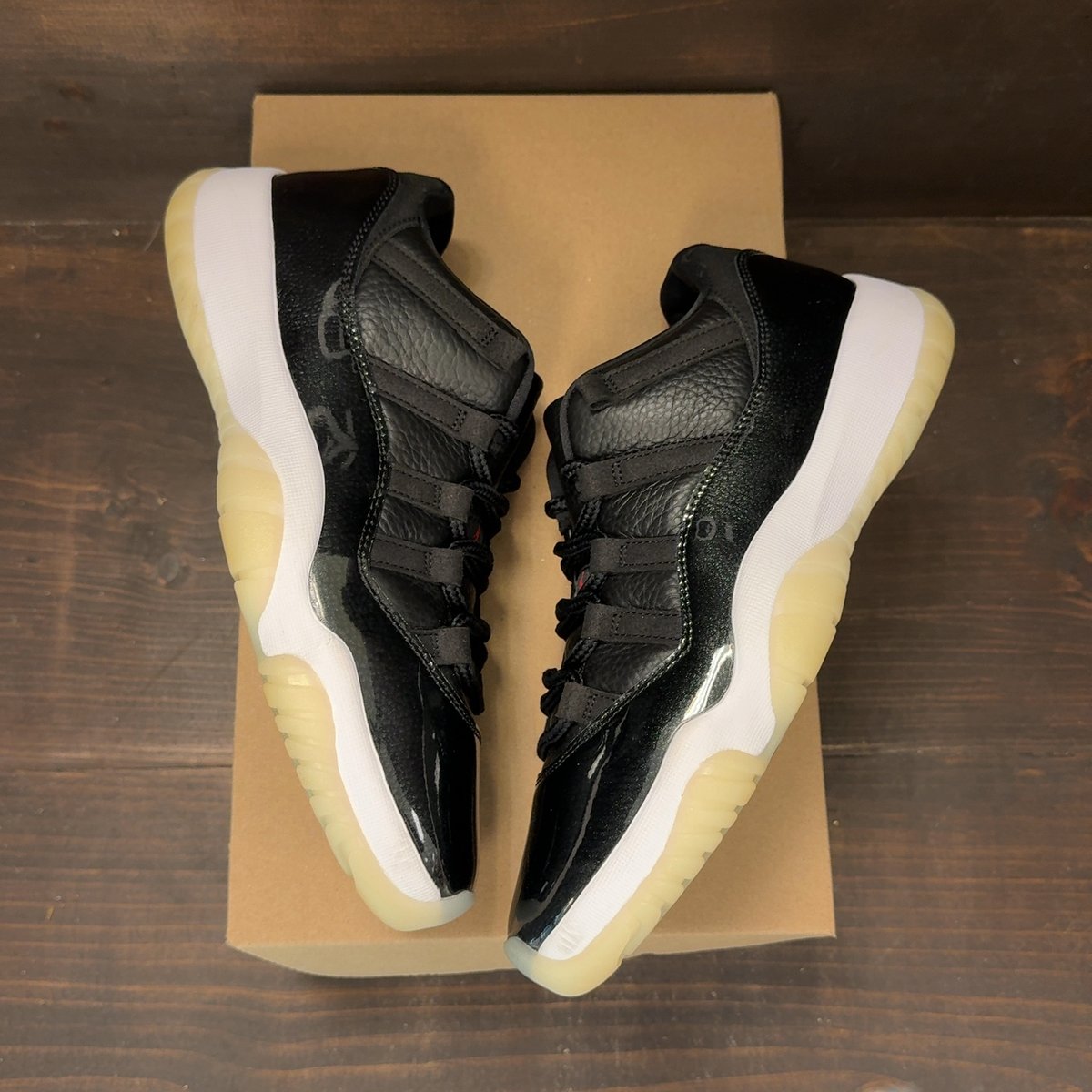 Jordan 11 Retro Low 72-10 Size 8.5 (Pre-Owned) - back