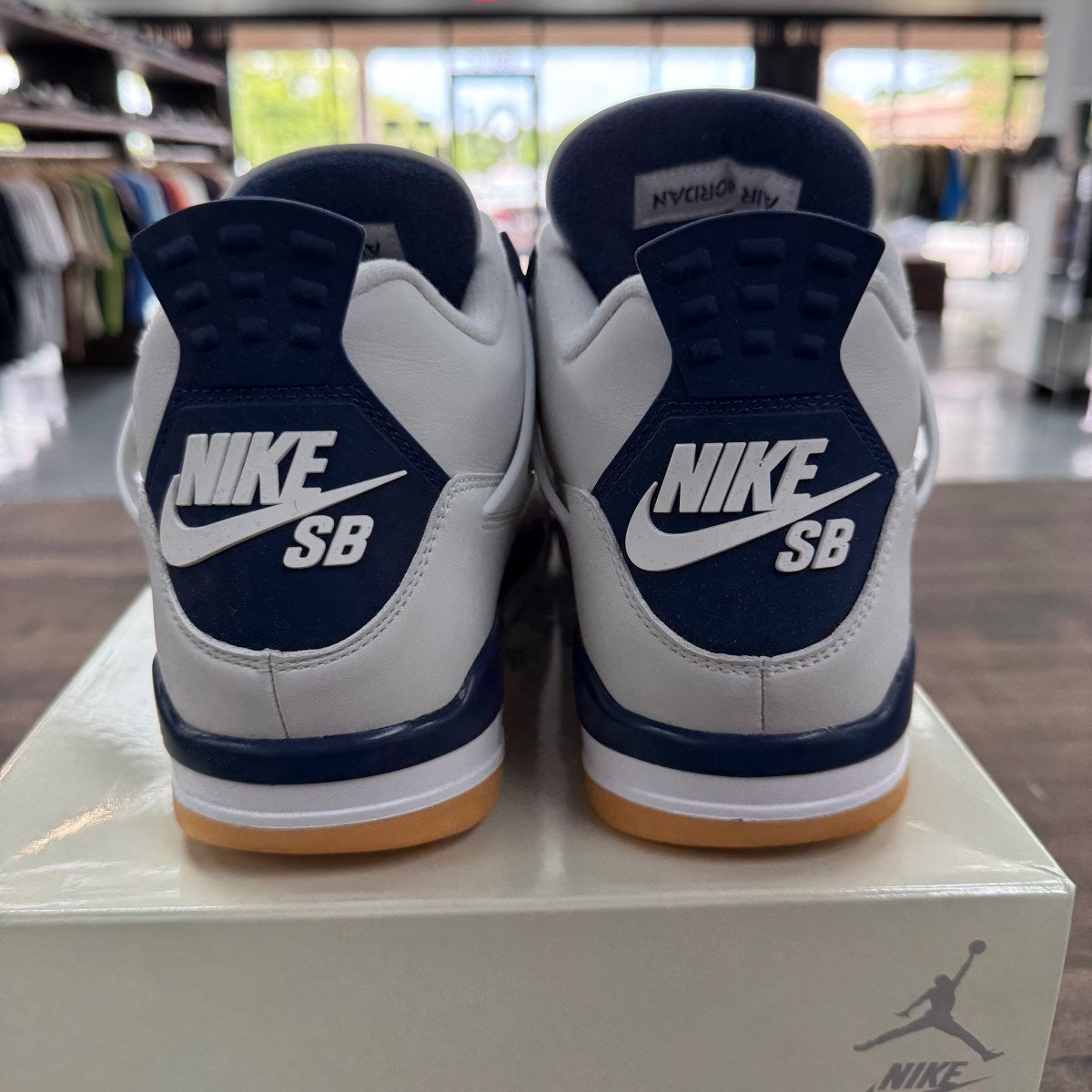 Jordan 4 Retro SB Navy Size 10 (Pre-Owned)