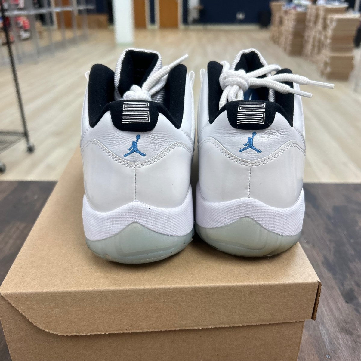 Jordan 11 Retro Low Legend Blue Size 11 (Pre-Owned) - Image 4