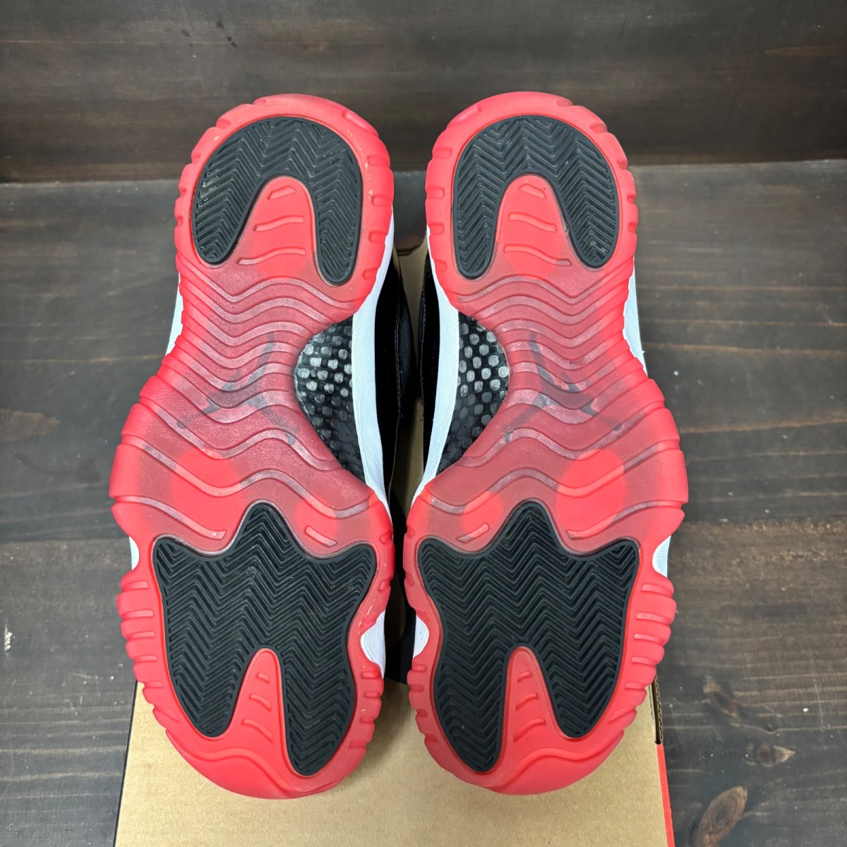 Jordan 11 Retro Low Bred (2025) Size 8.5 (Pre-Owned) - Image 6