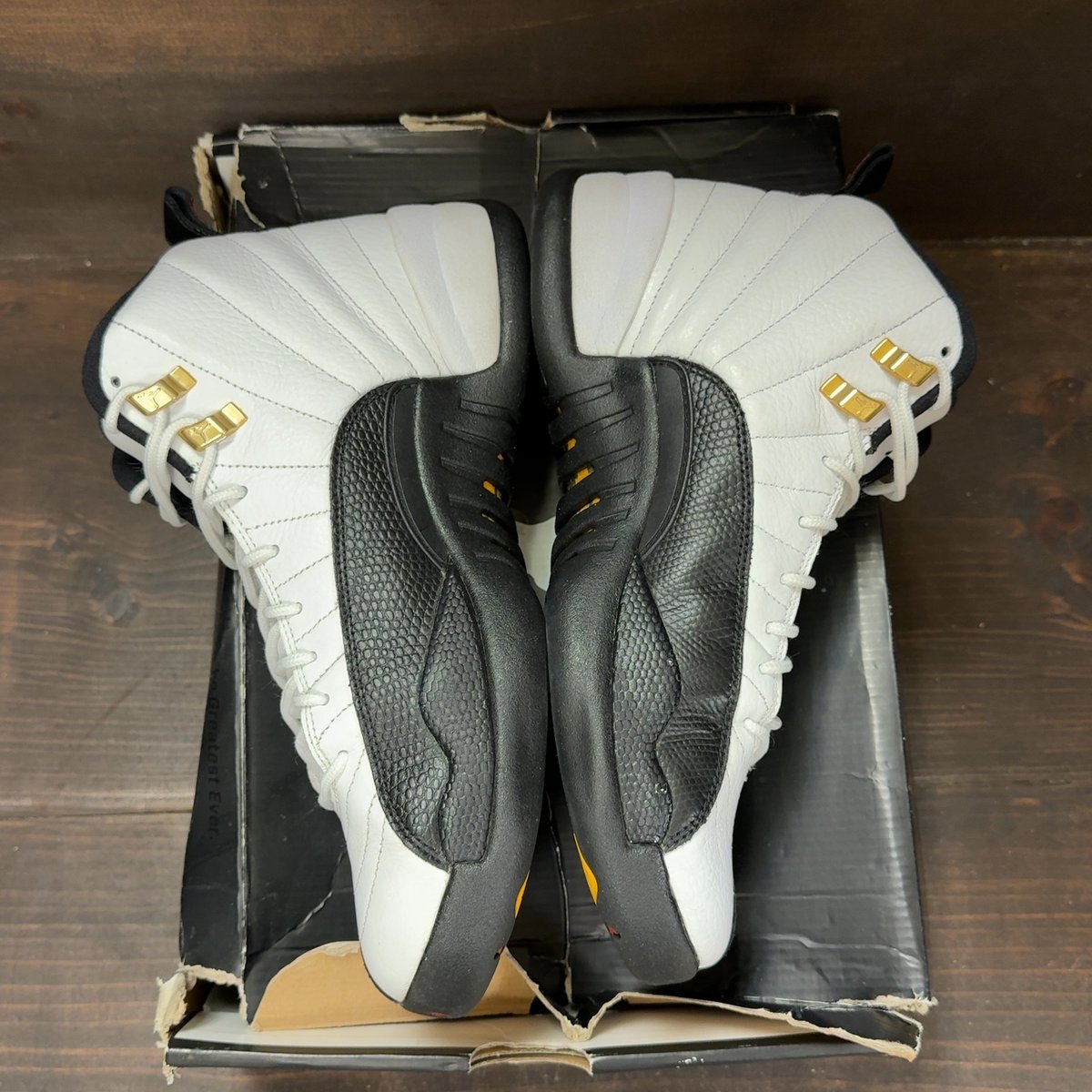 Jordan 12 Retro Taxi (2013) Size 9 (Pre-Owned) - aux