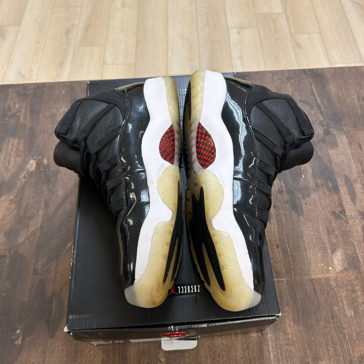 Jordan 11 Retro 72-10 Size 12 (Pre-Owned)