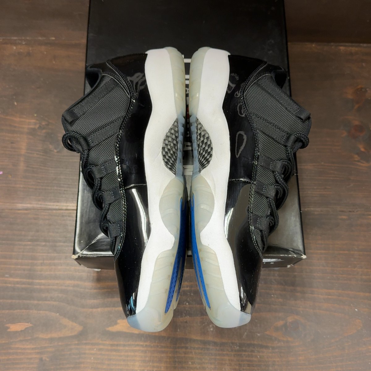 Jordan 11 Retro Low Space Jam Size 11 (Pre-Owned) - aux