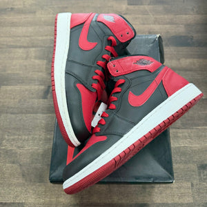 Jordan 1 Retro Bred (2013) (GS) - Image 1