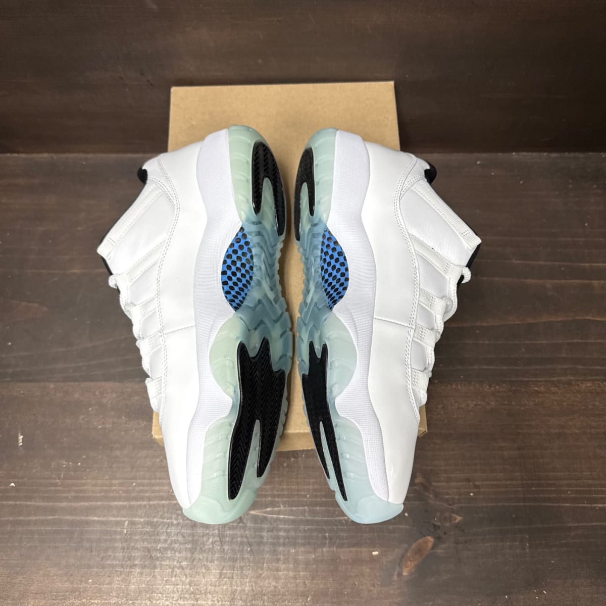 Jordan 11 Retro Low Legend Blue Size 11.5 - side