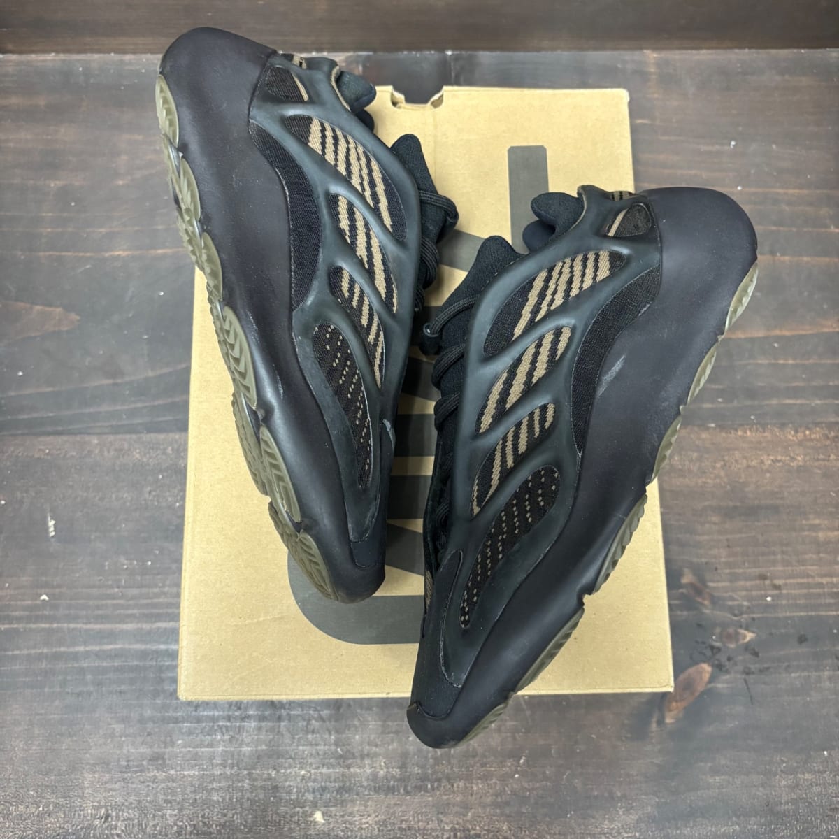 adidas Yeezy 700 V3 Clay Brown Size 7.5 (Pre-Owned) - back