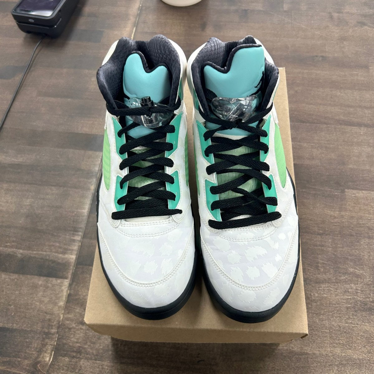Jordan 5 Retro Island Green Size 9.5 (Pre-Owned) - Image 2