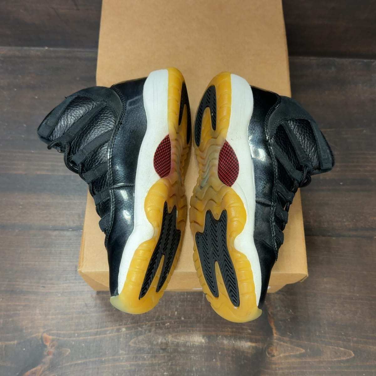 Jordan 11 Retro 72-10 (GS) Size 4Y (Pre-Owned) - aux